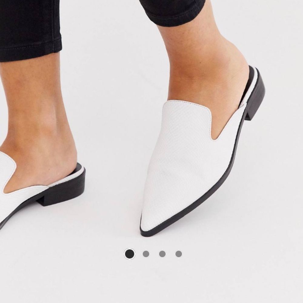 White pointed toe mule